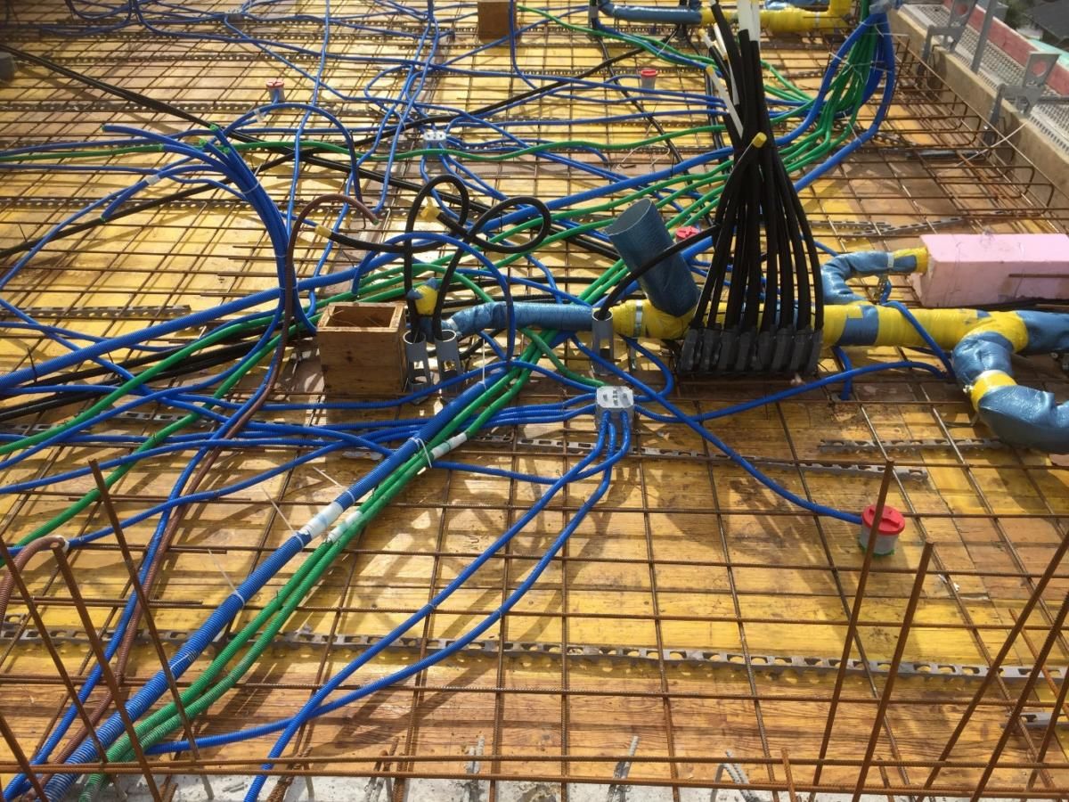Elektroinstallation in der Bodenplatte eines Mehrfamilienhauses in Büsserach